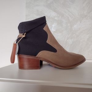 MIA sock boots adjustable